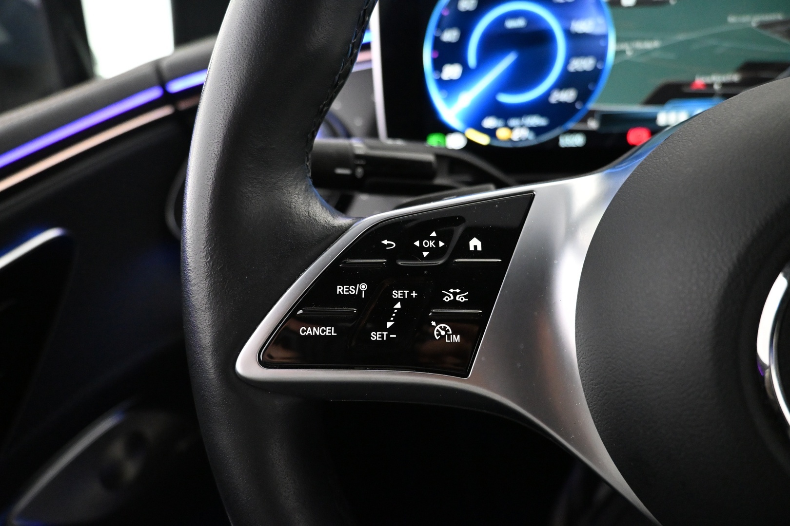 MERCEDES-BENZ EQE 2023