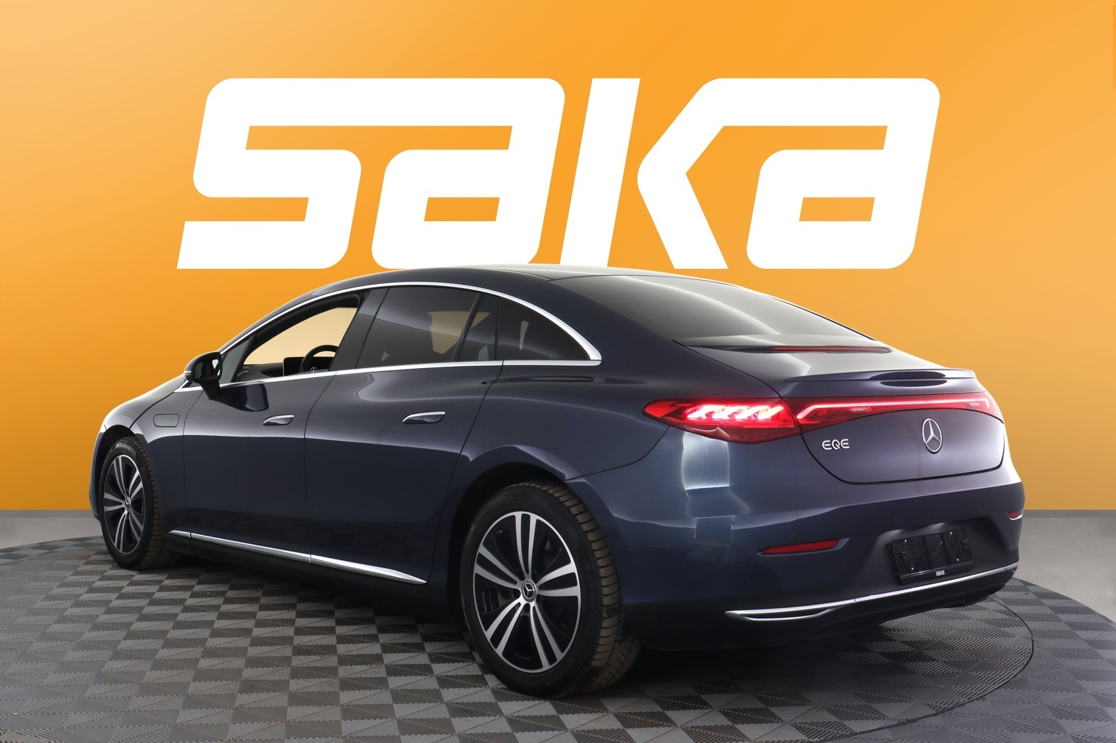 MERCEDES-BENZ EQE 2023