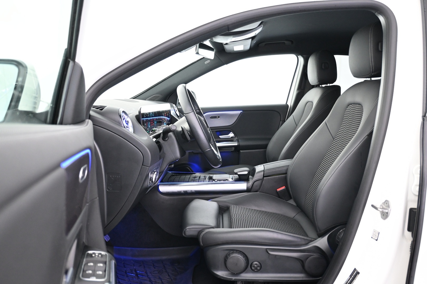 MERCEDES-BENZ EQA 2022