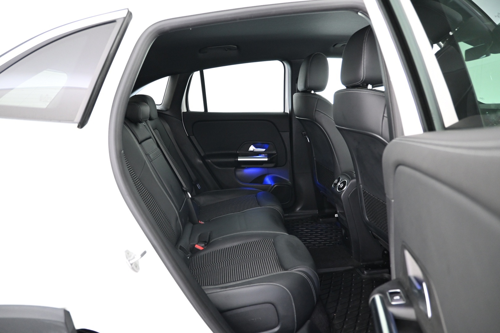 MERCEDES-BENZ EQA 2022