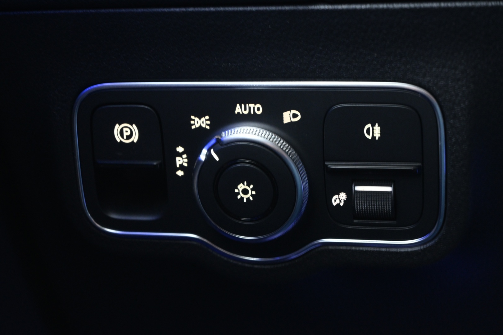 MERCEDES-BENZ EQA 2022