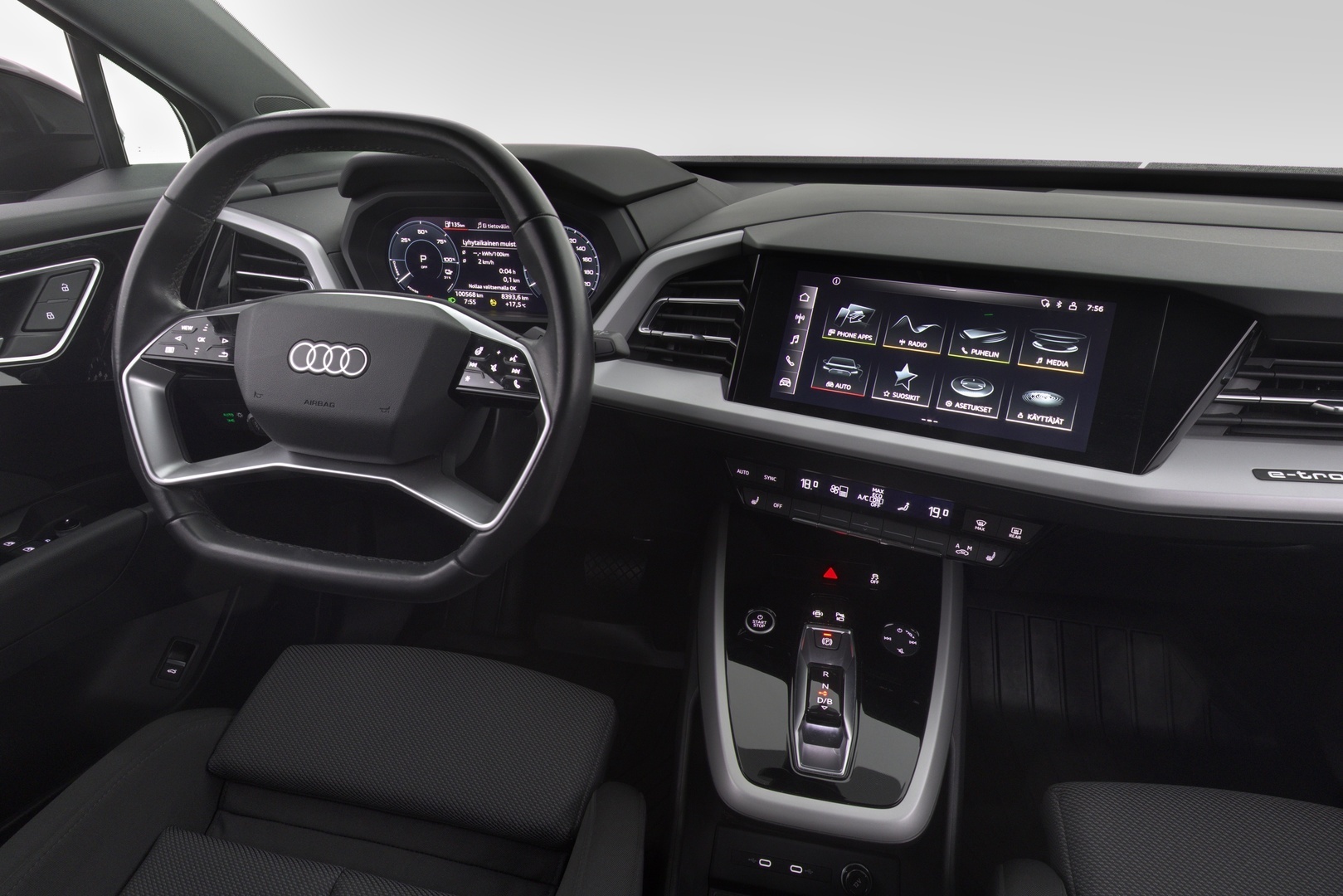 AUDI Q4 e-tron 2022