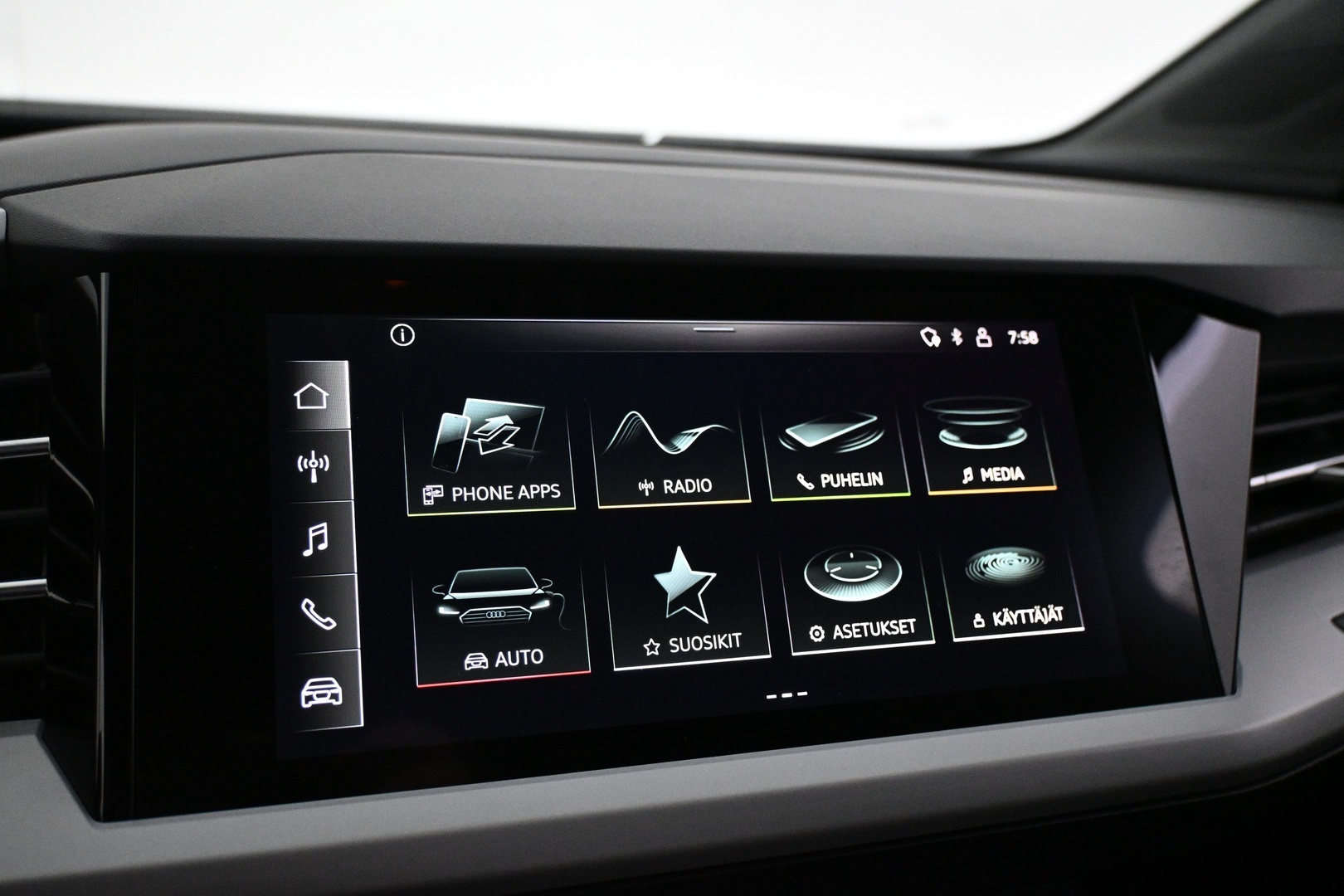 AUDI Q4 e-tron 2022
