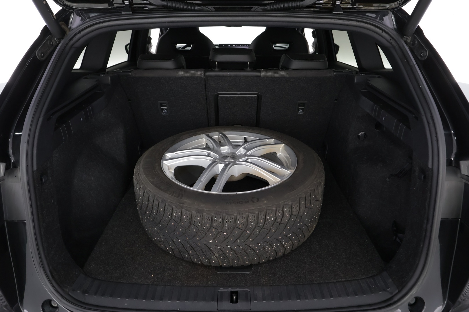 SKODA Enyaq 2023