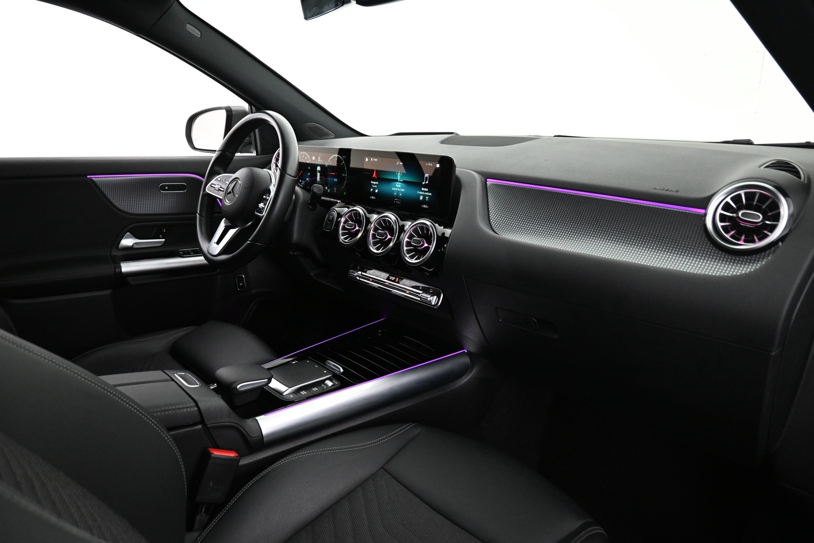 MERCEDES-BENZ EQA 2023