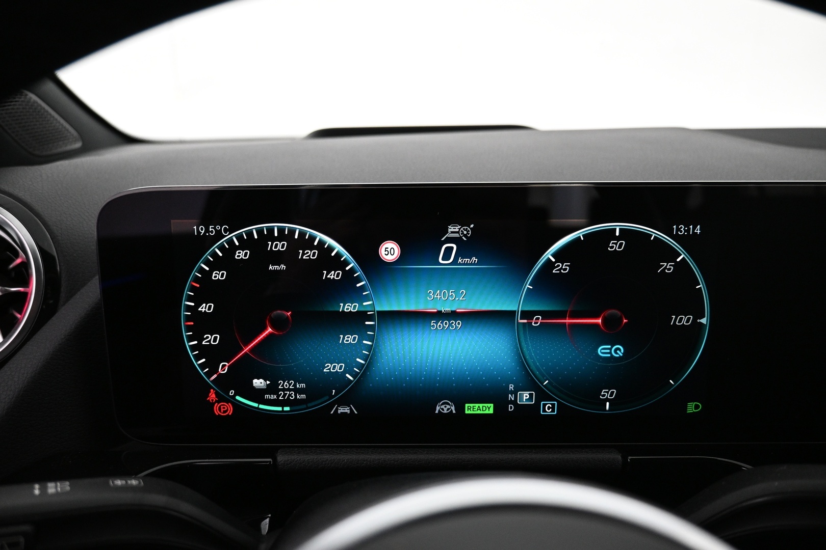 MERCEDES-BENZ EQA 2023