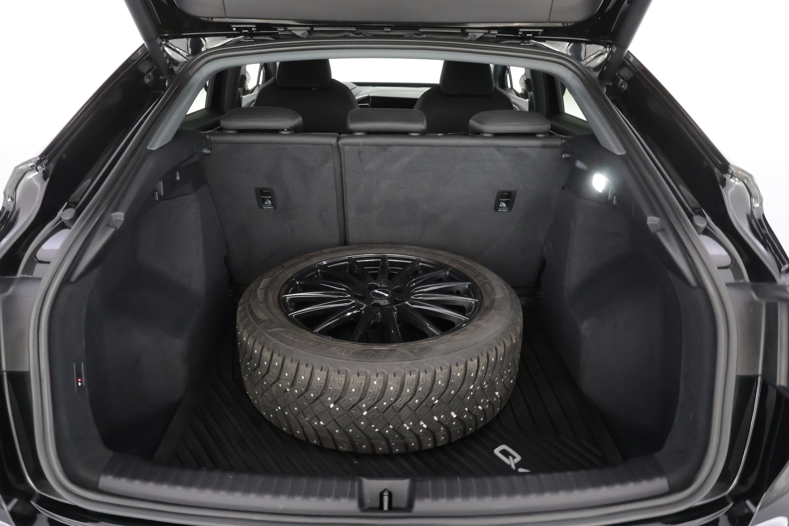 AUDI Q4 e-tron 2023