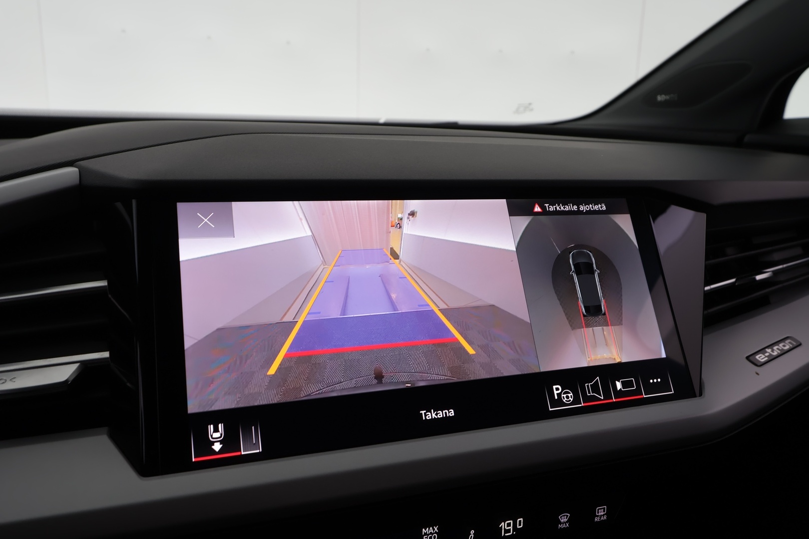 AUDI Q4 e-tron 2023
