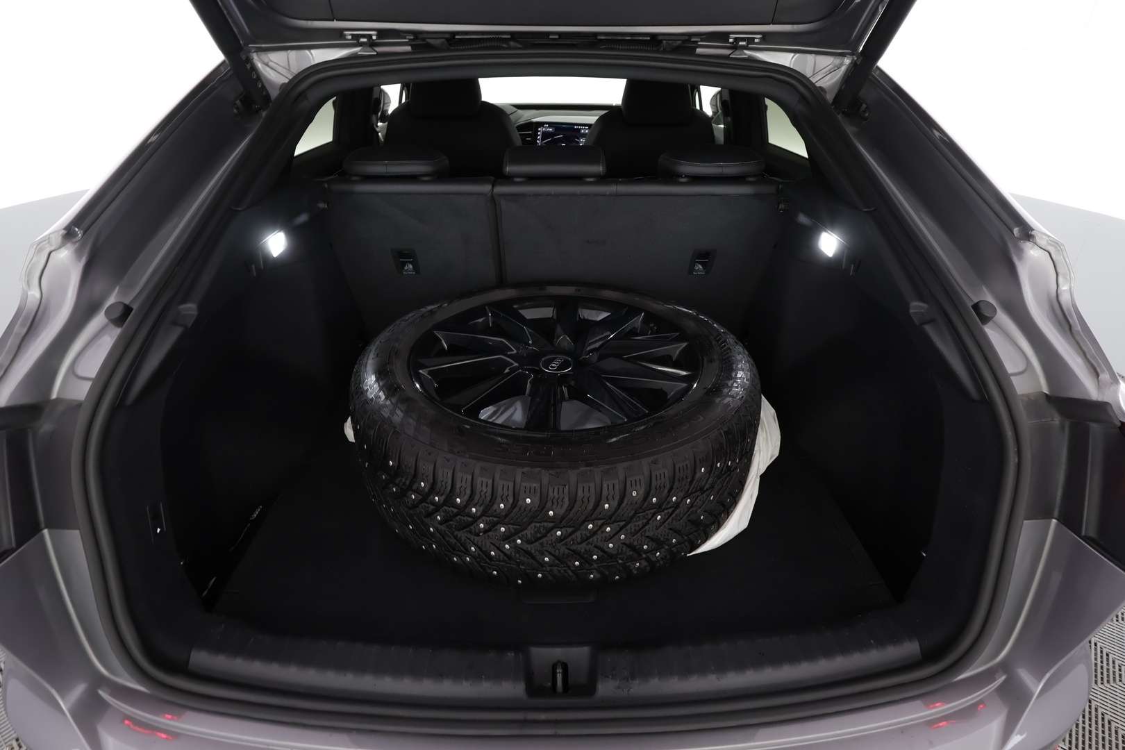 AUDI Q4 e-tron 2024