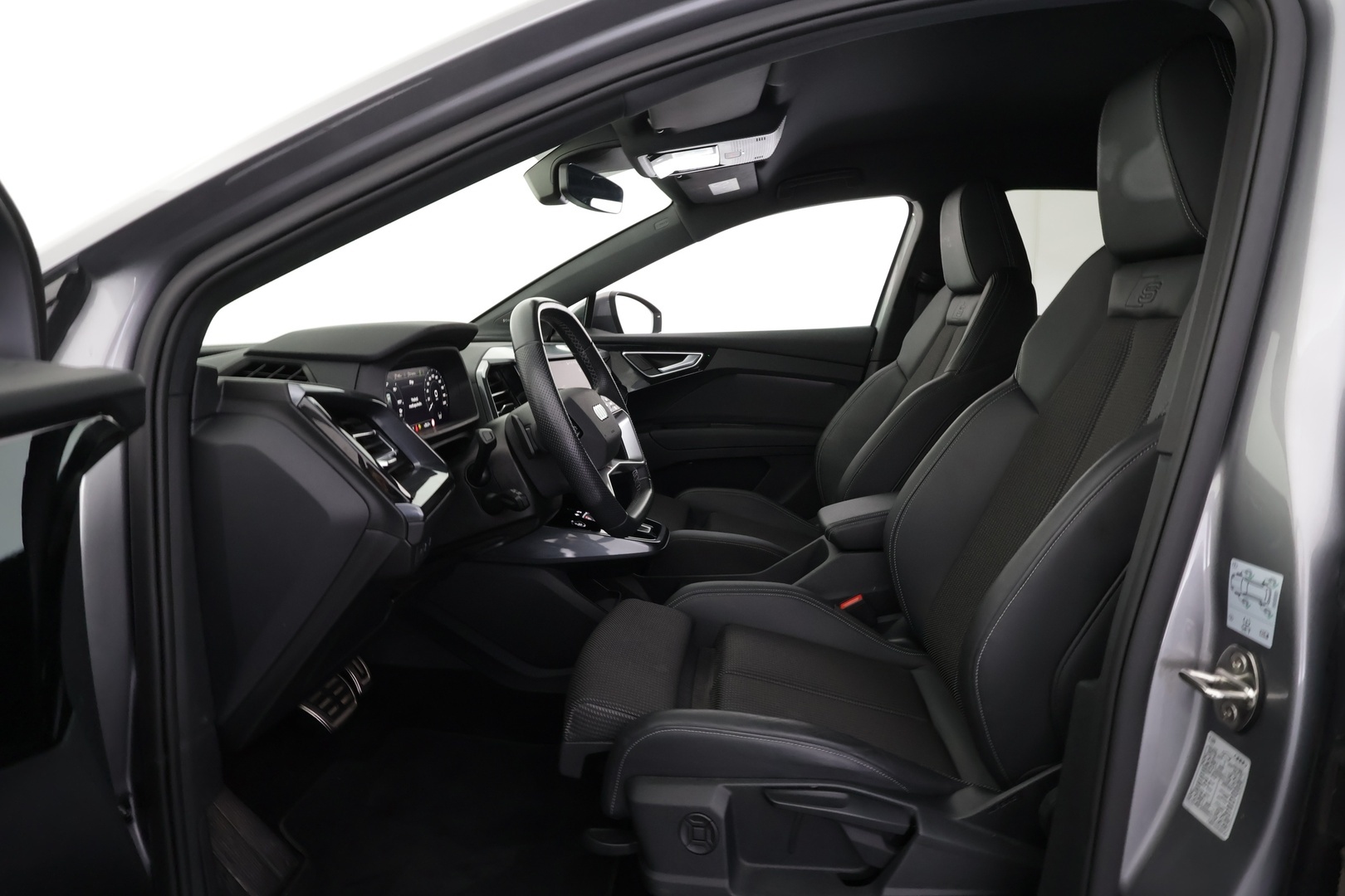 AUDI Q4 e-tron 2024