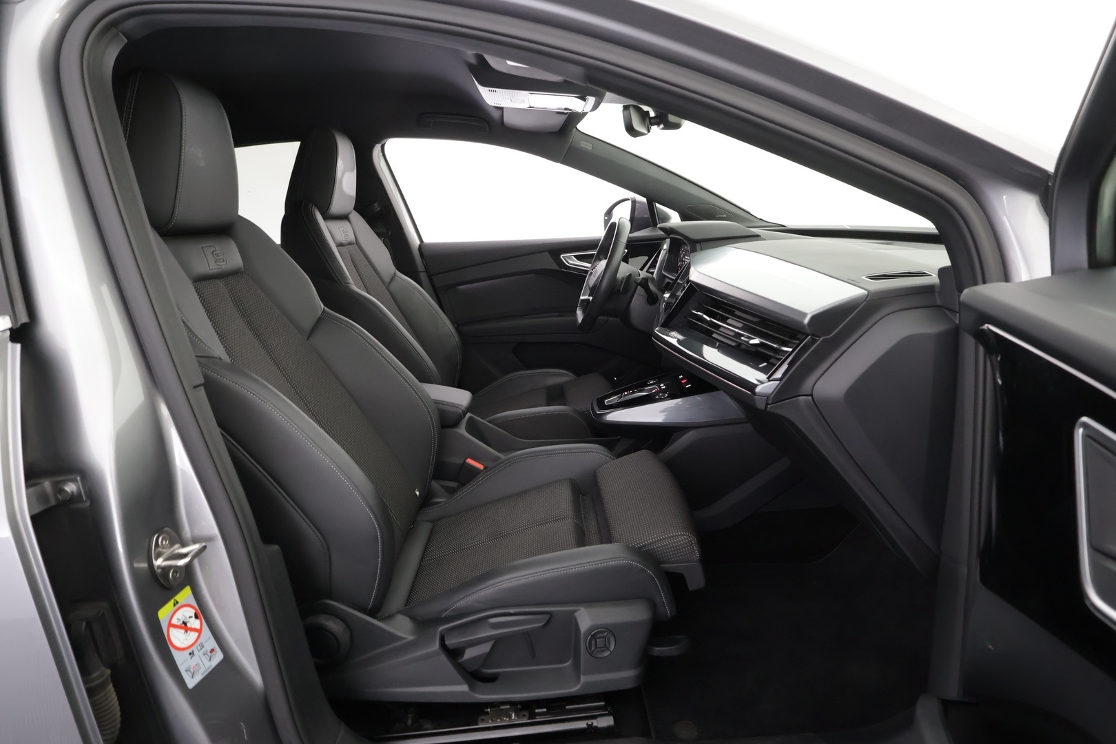 AUDI Q4 e-tron 2024