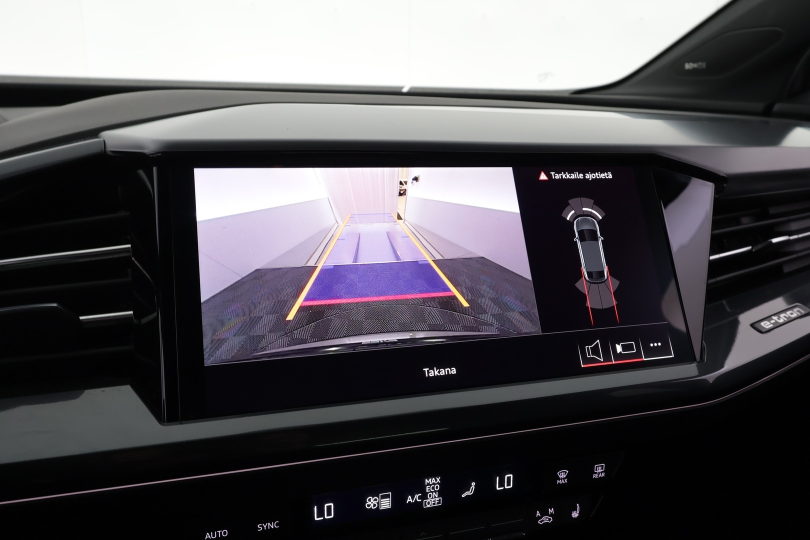 AUDI Q4 e-tron 2024