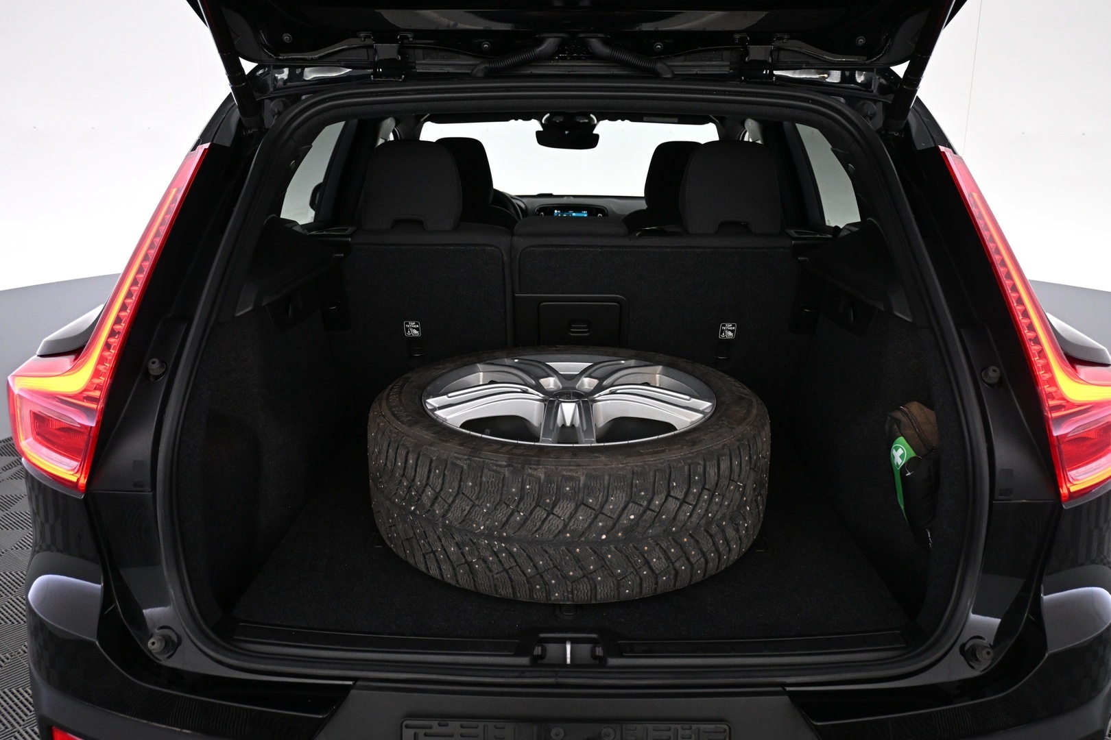 VOLVO XC40 2023