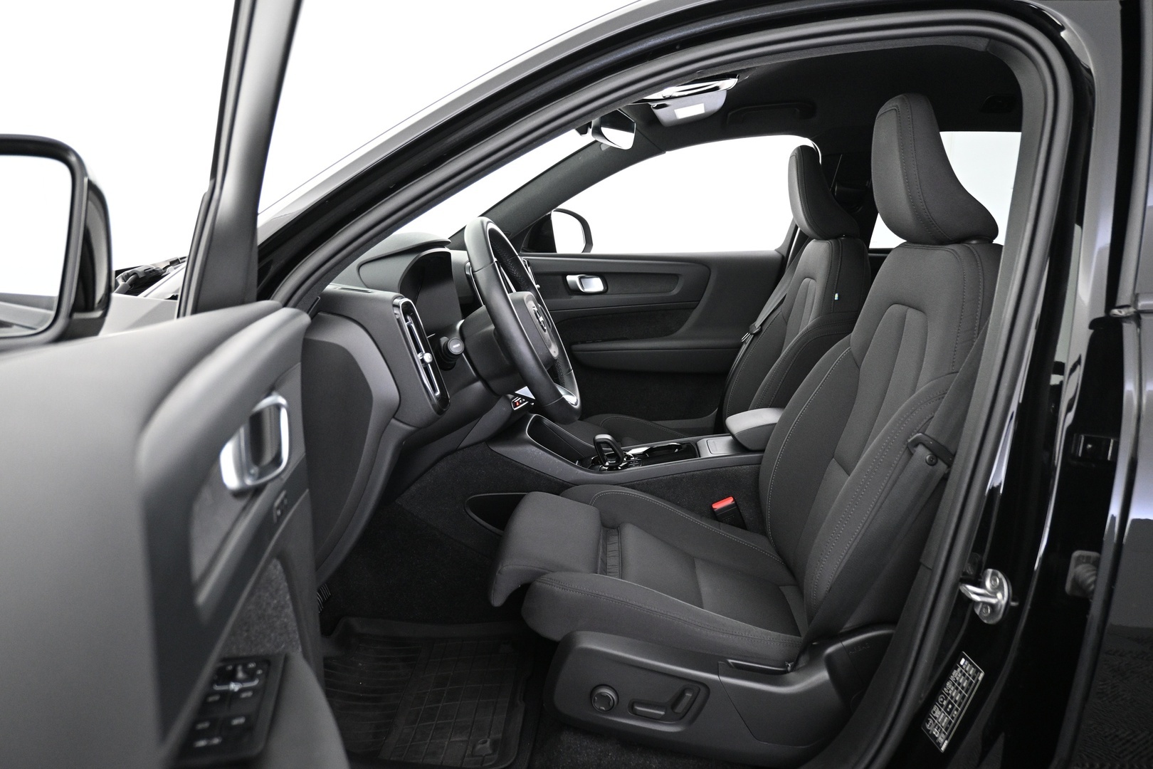 VOLVO XC40 2023