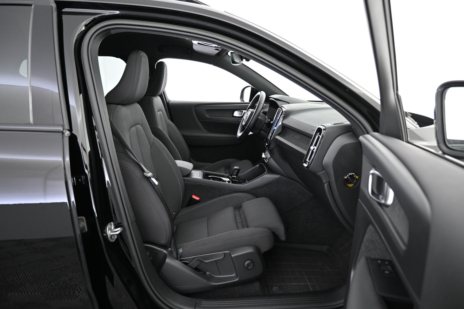VOLVO XC40 2023