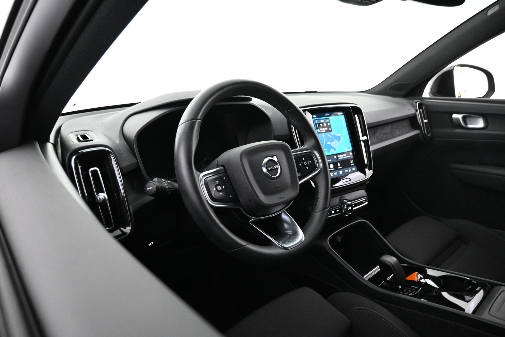 VOLVO XC40 2023