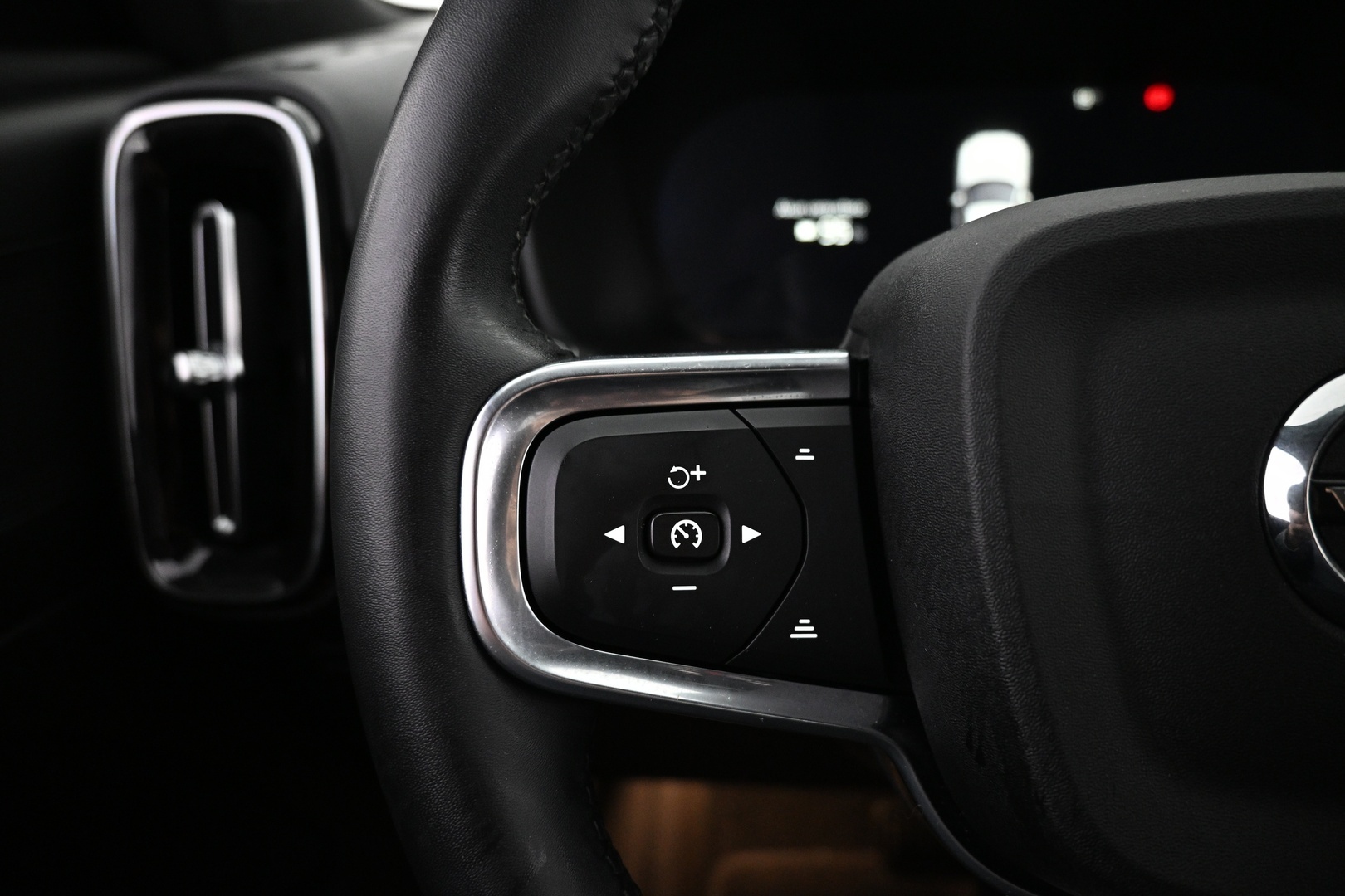 VOLVO XC40 2023