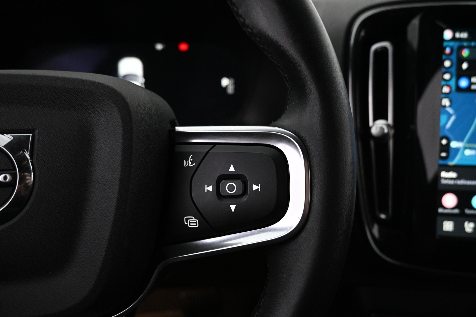 VOLVO XC40 2023