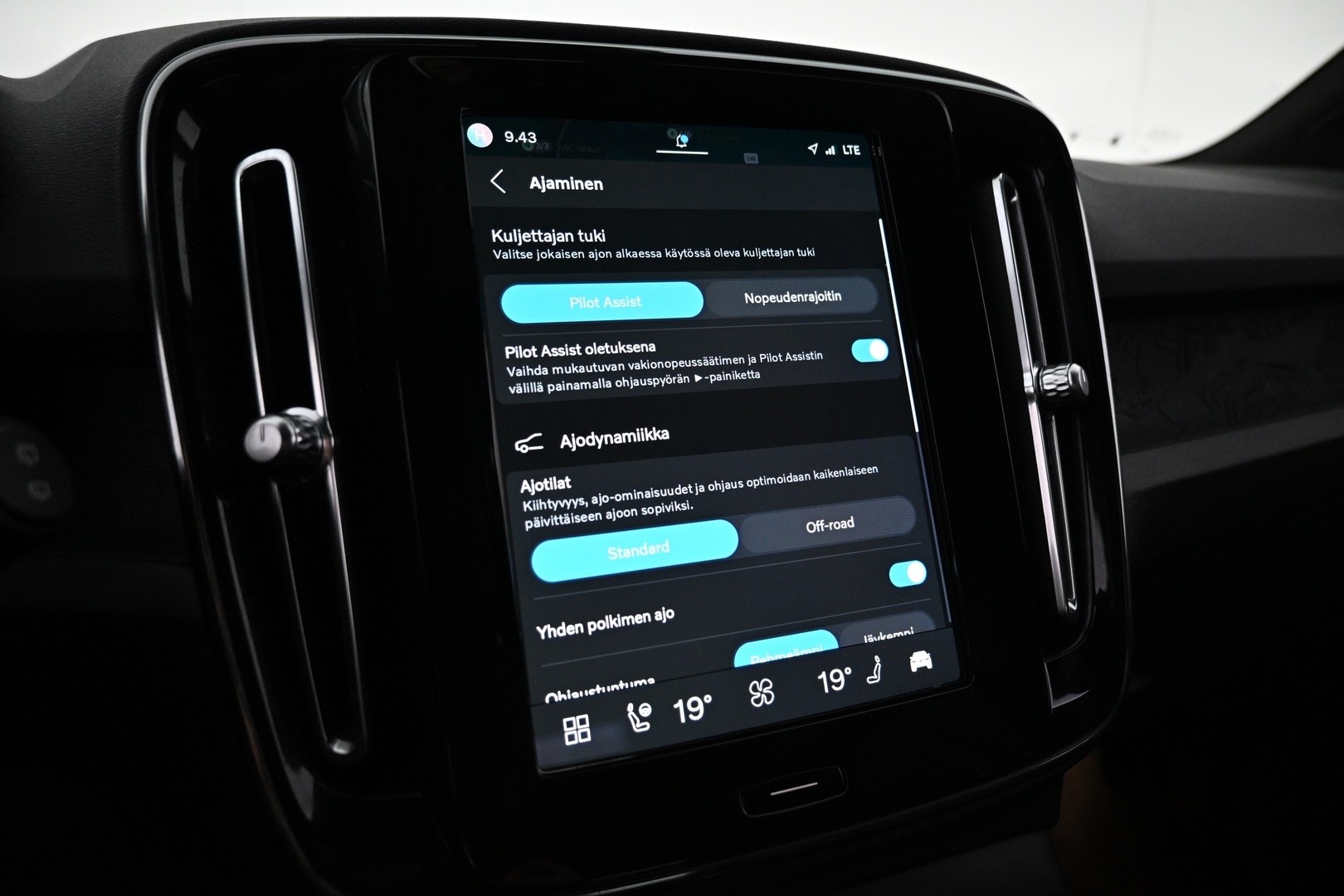 VOLVO XC40 2023