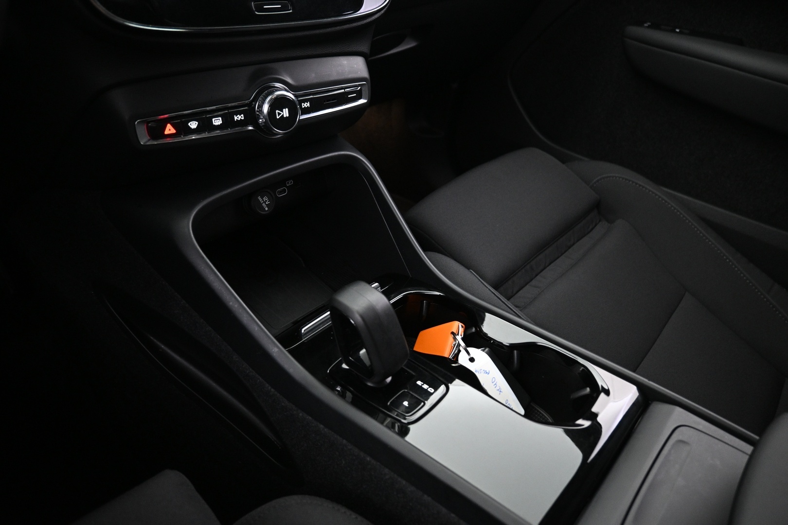 VOLVO XC40 2023