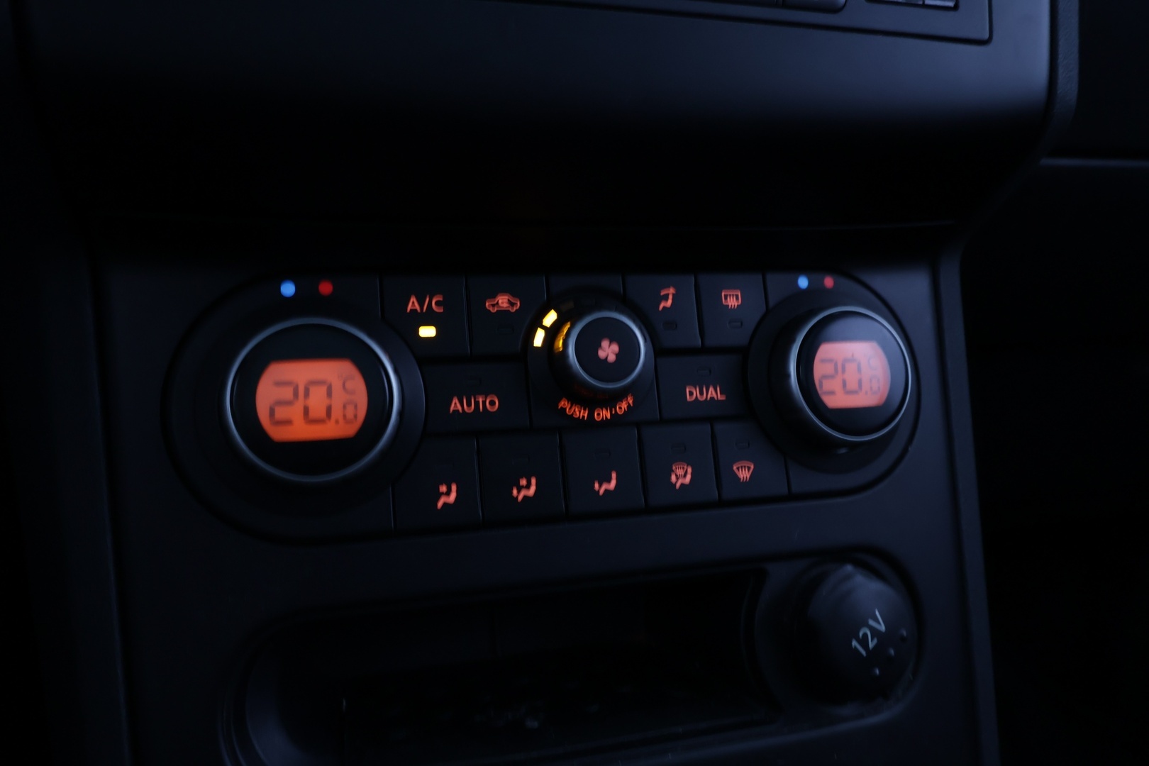 NISSAN Qashqai+2 2011