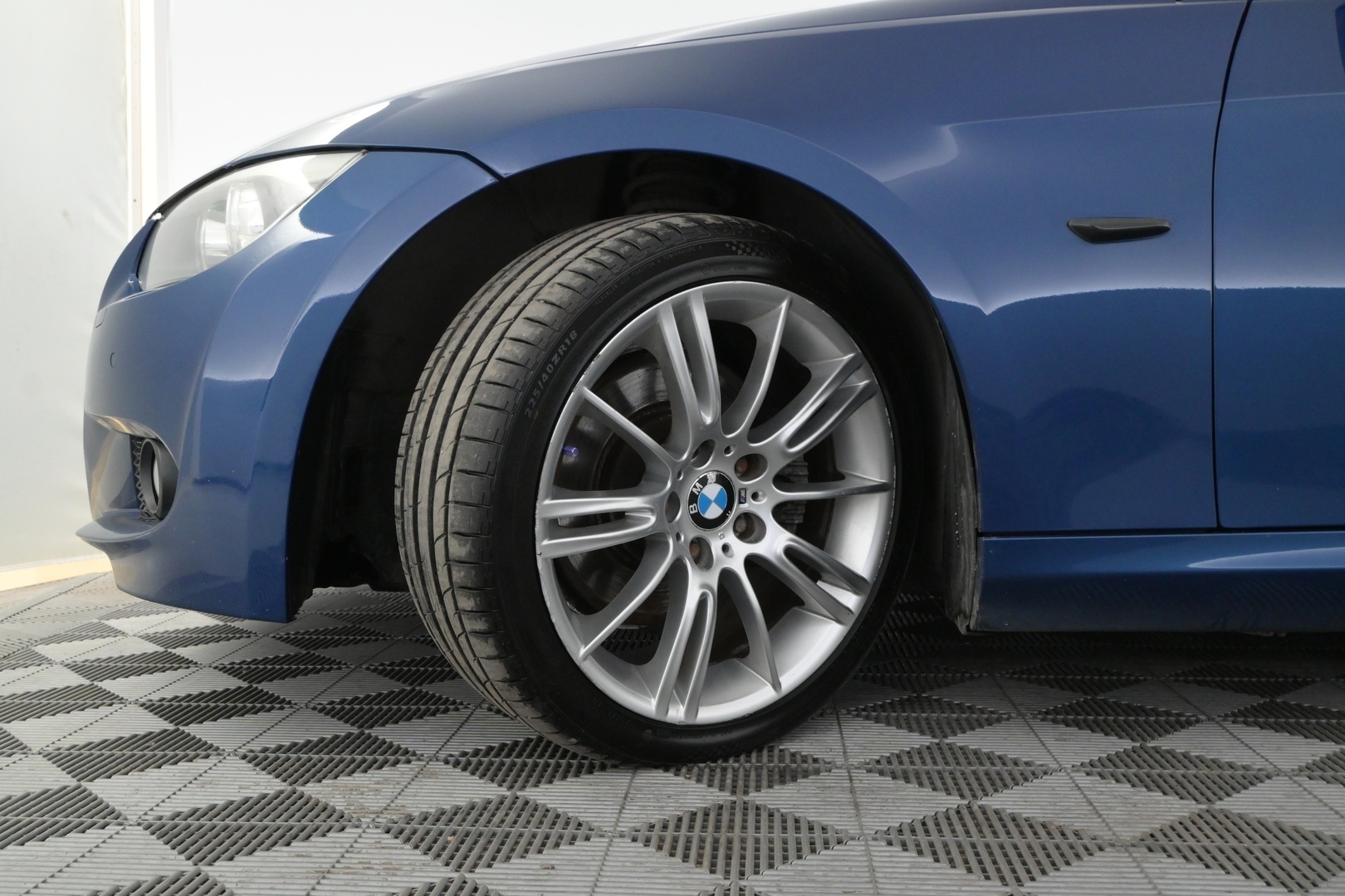 BMW 330 2010
