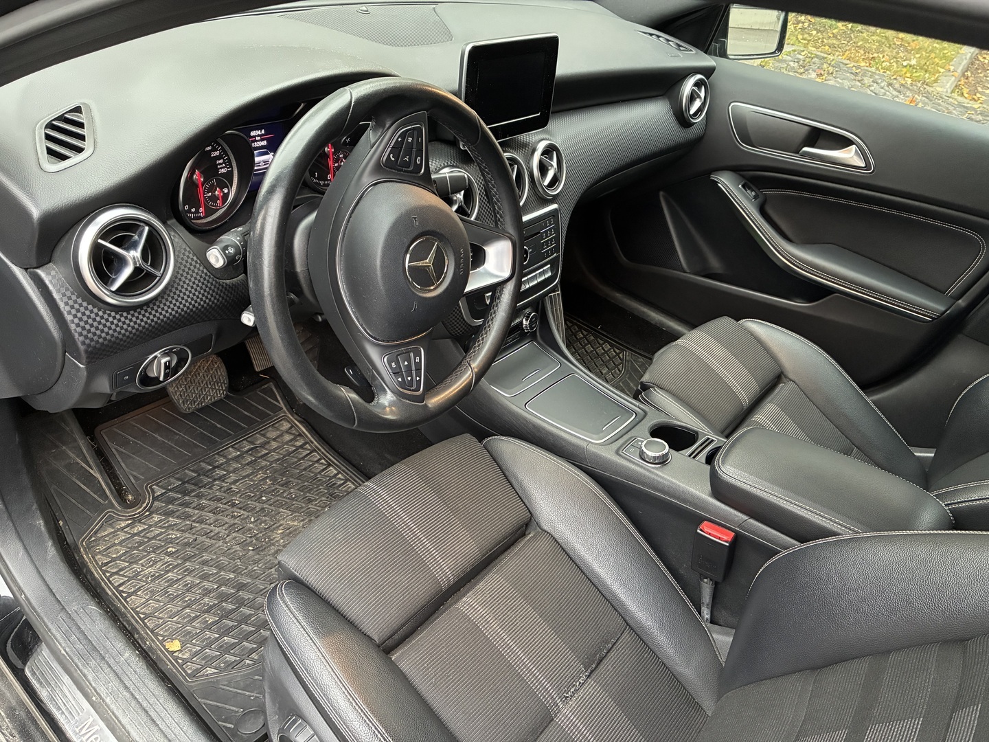 MERCEDES-BENZ A 2017