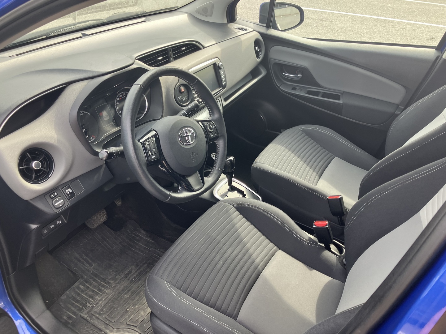 TOYOTA Yaris 2018