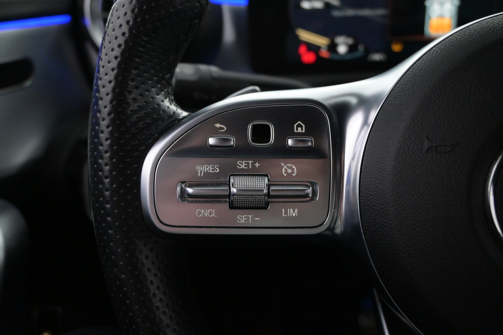 MERCEDES-BENZ A 2021