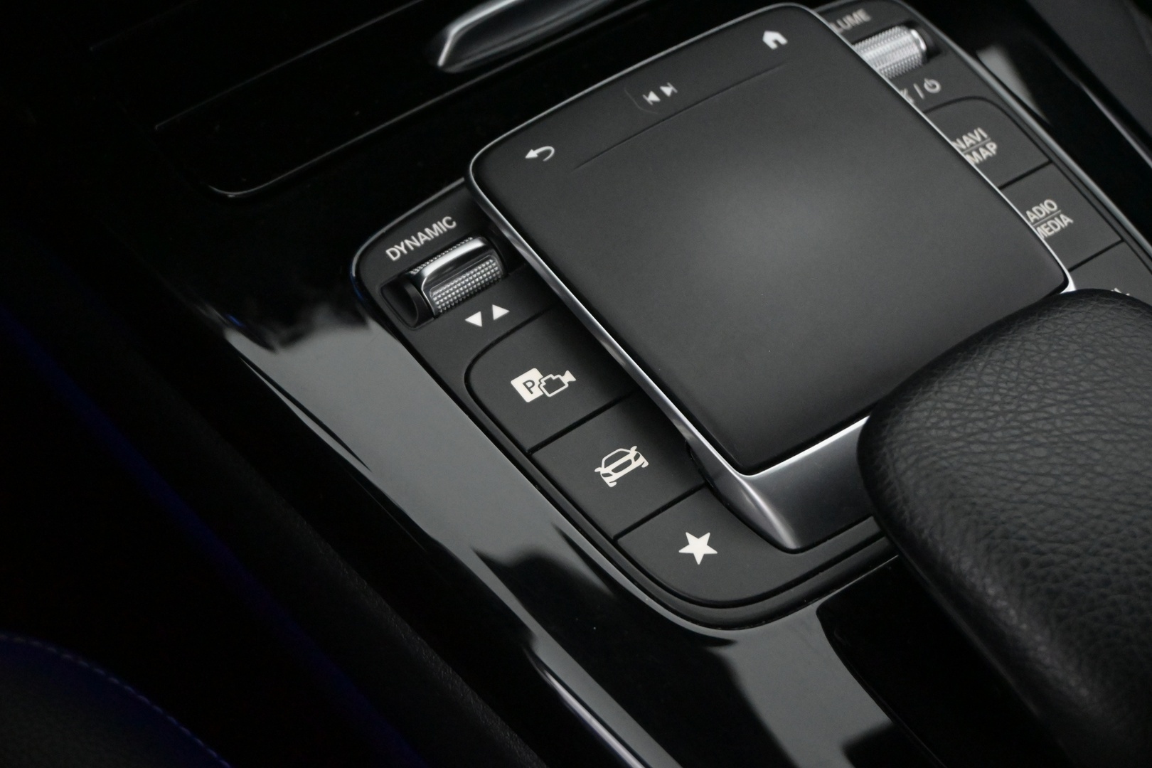 MERCEDES-BENZ A 2021