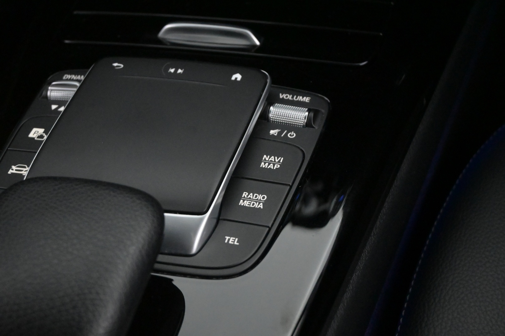 MERCEDES-BENZ A 2021