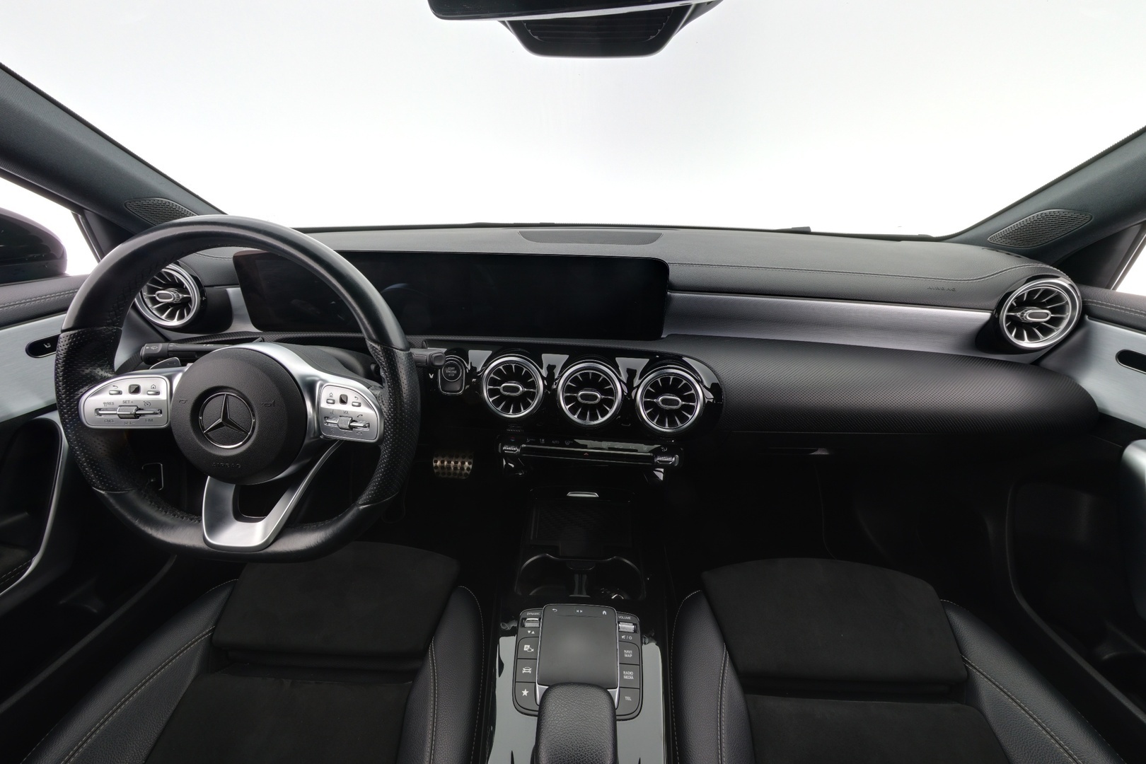 MERCEDES-BENZ A 2021