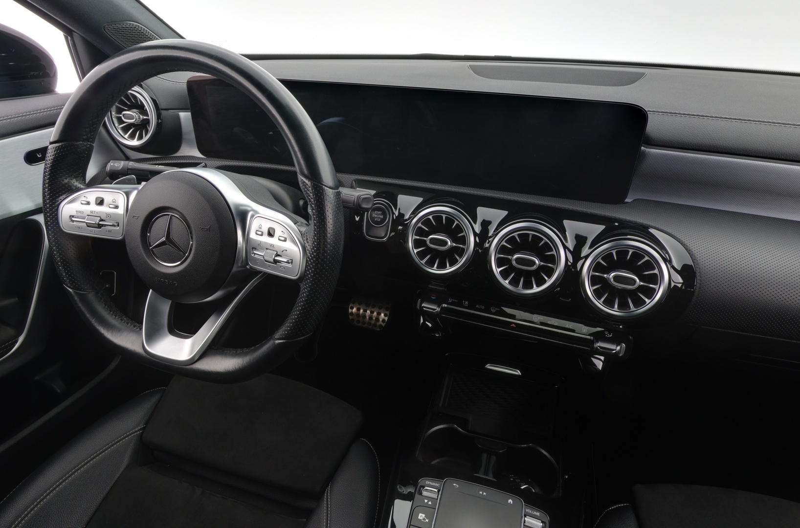 MERCEDES-BENZ A 2021