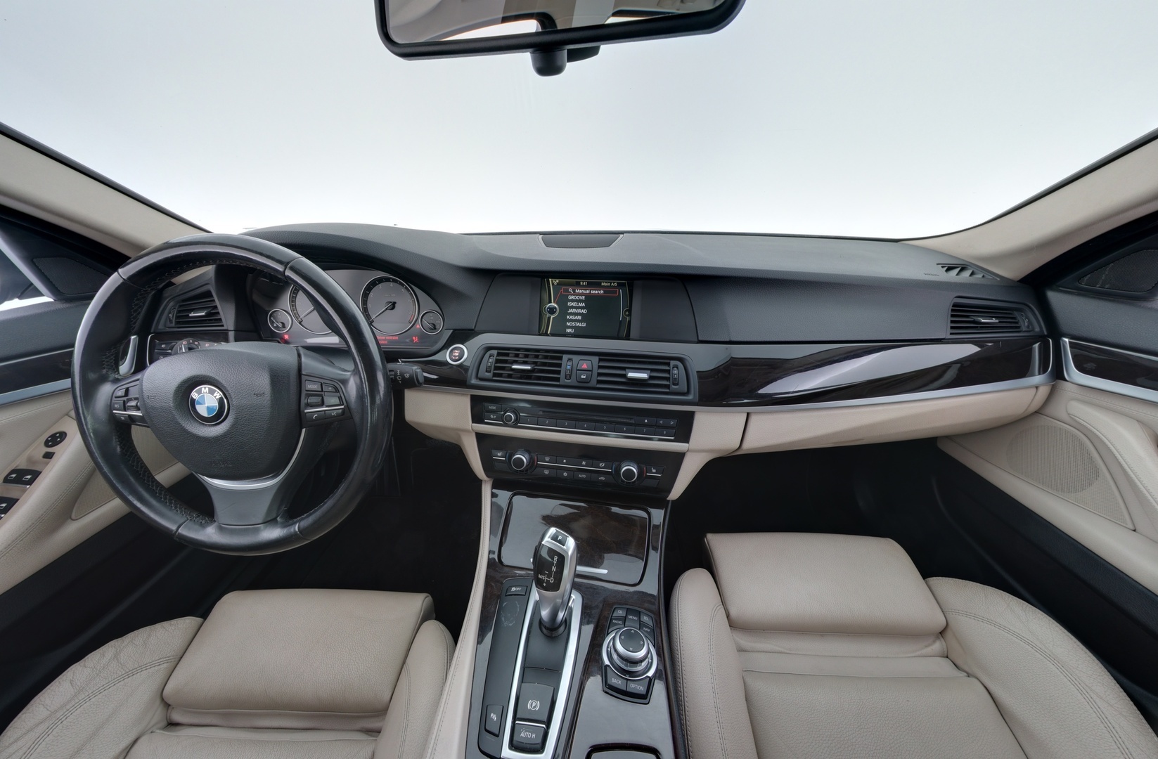 BMW 523 2011