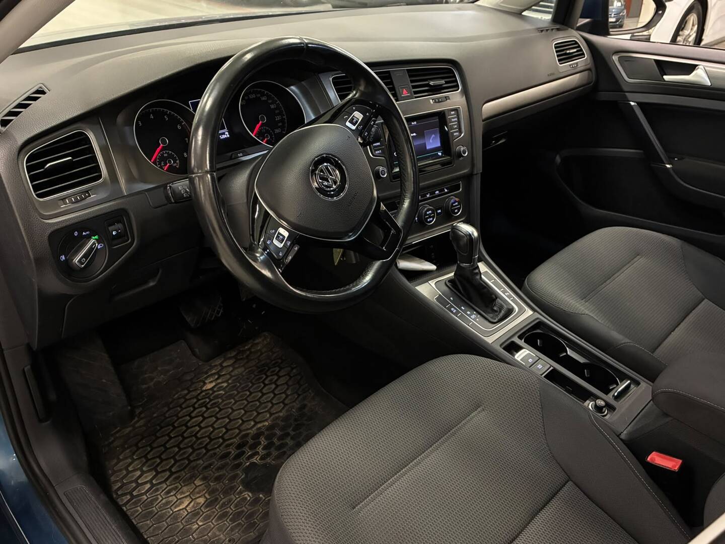 VOLKSWAGEN Golf 2013