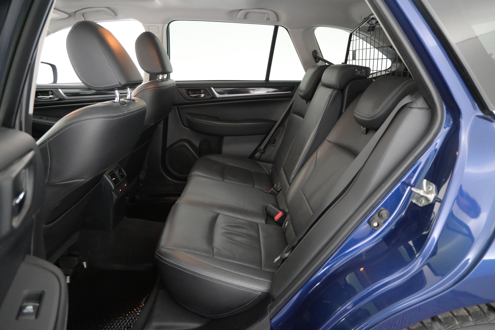 SUBARU Outback 2015