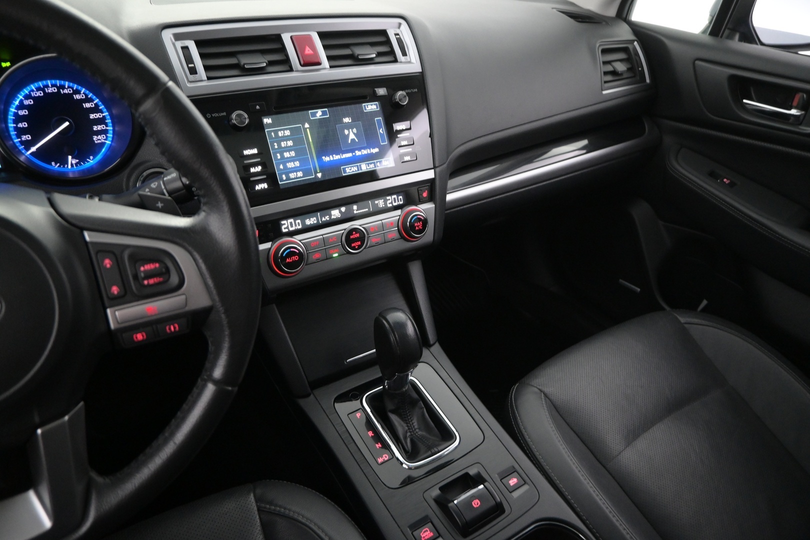 SUBARU Outback 2015
