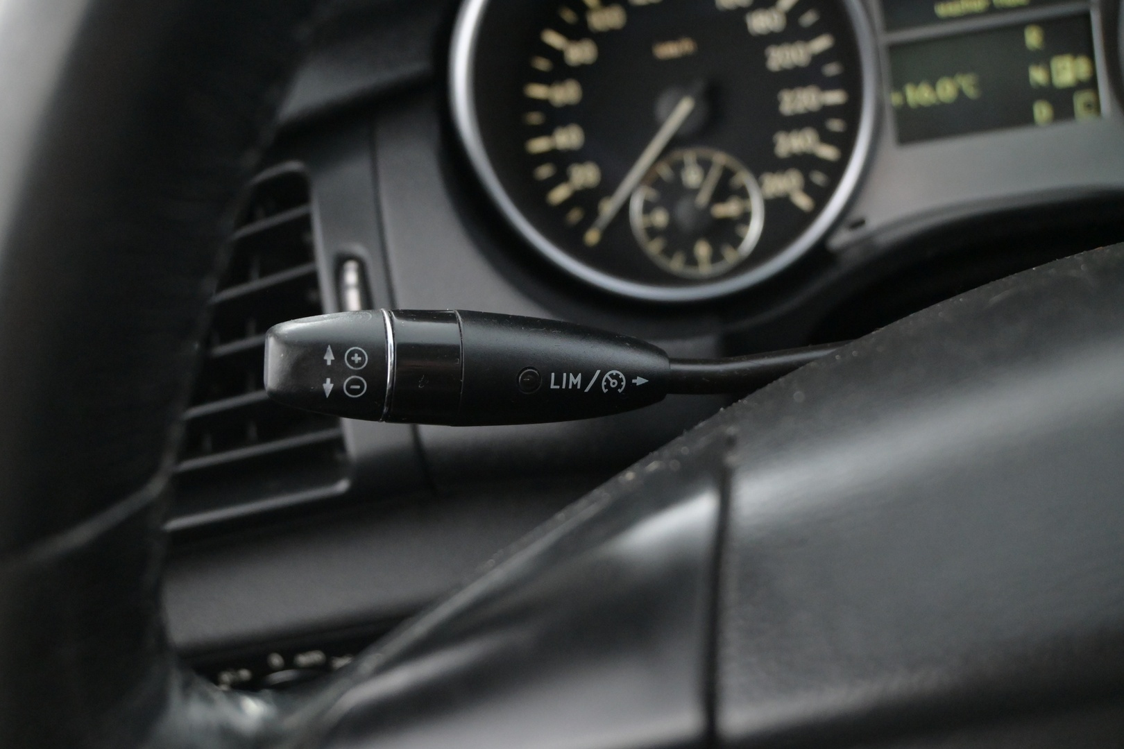 MERCEDES-BENZ R 2006