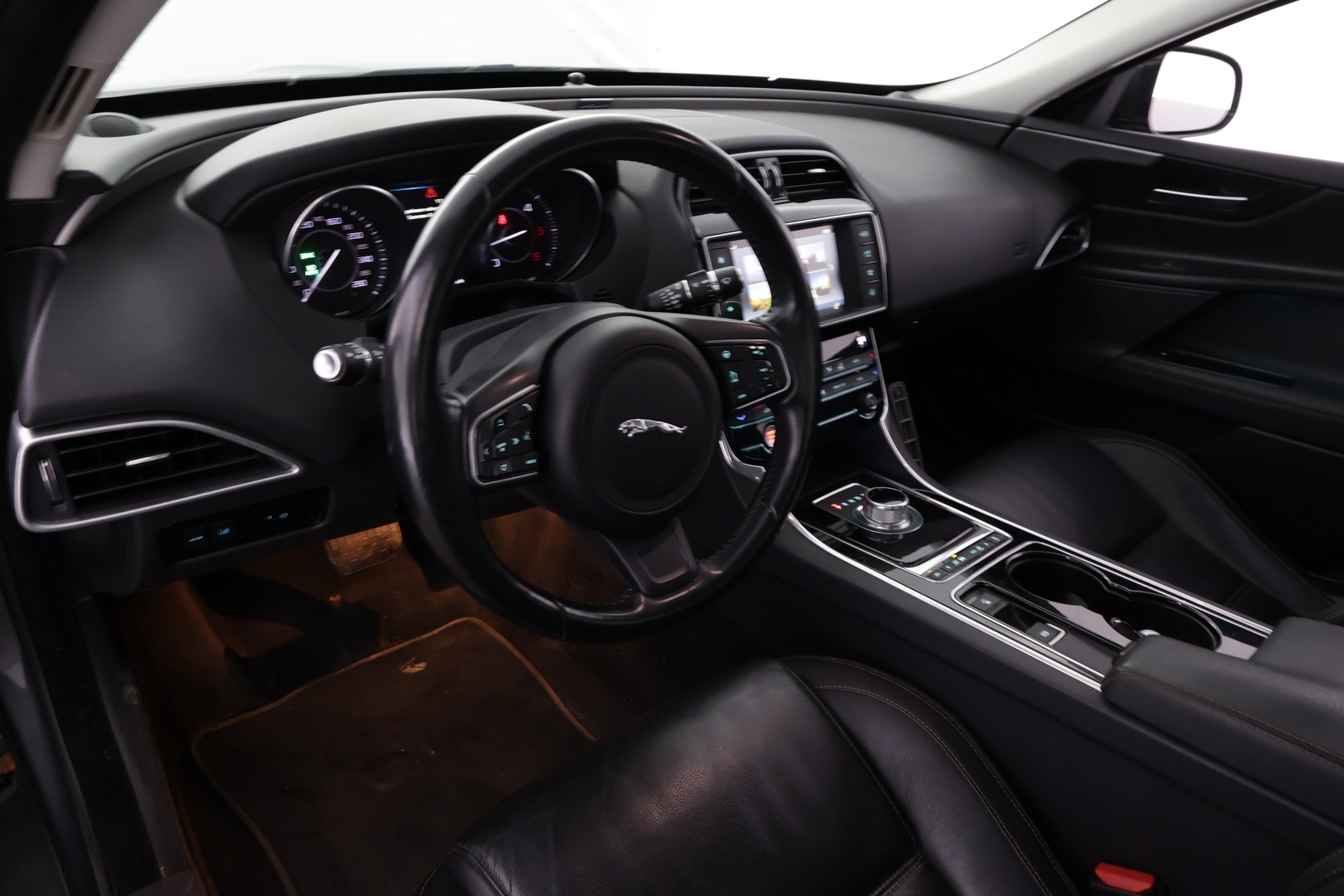 JAGUAR XE 2016