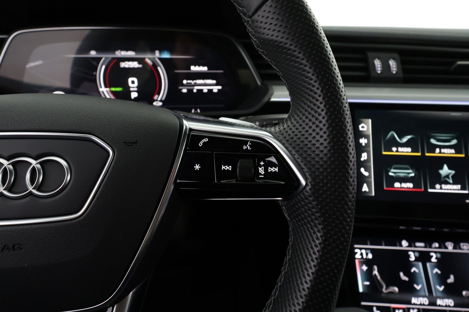 AUDI e-tron 2023