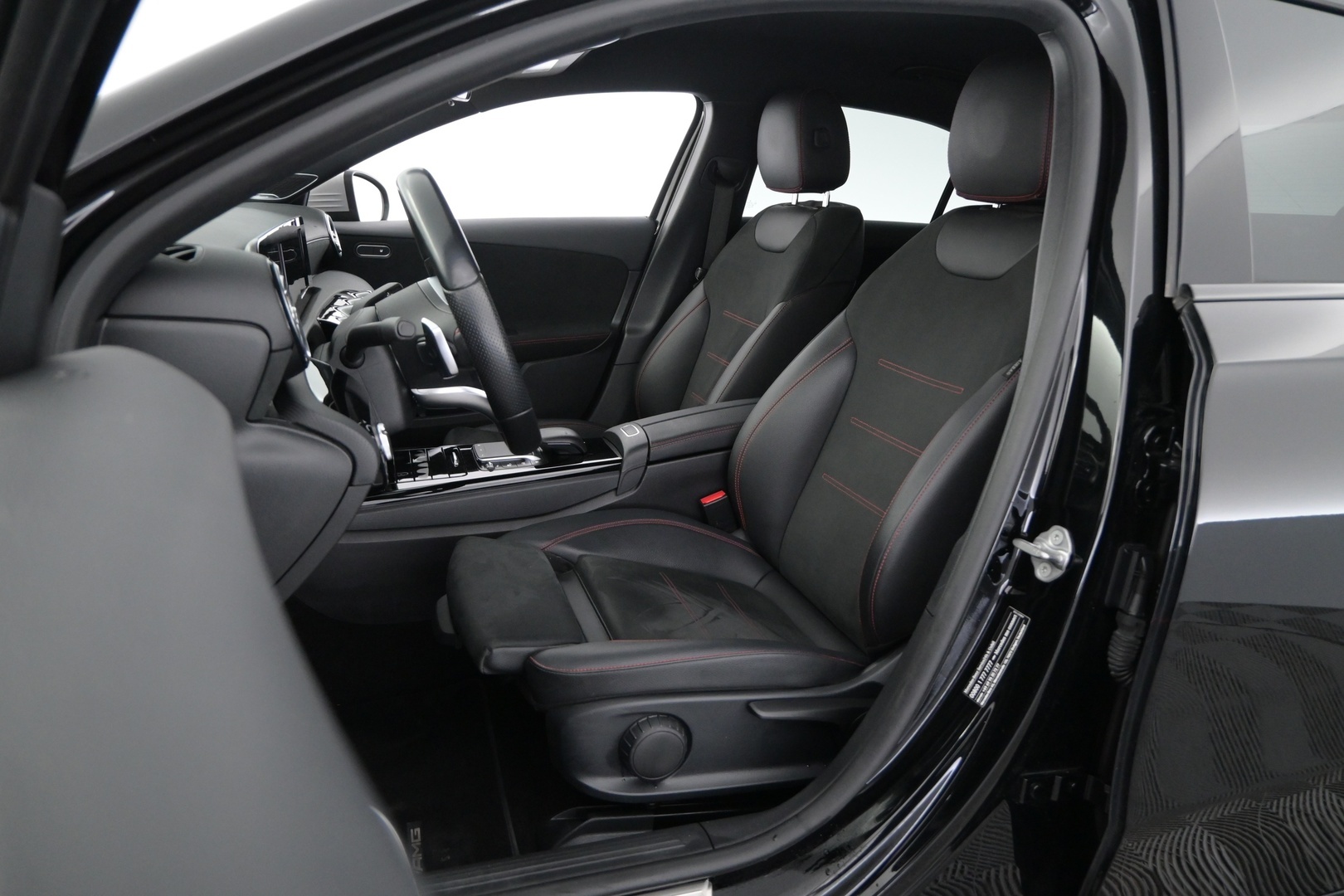 MERCEDES-BENZ A 2021