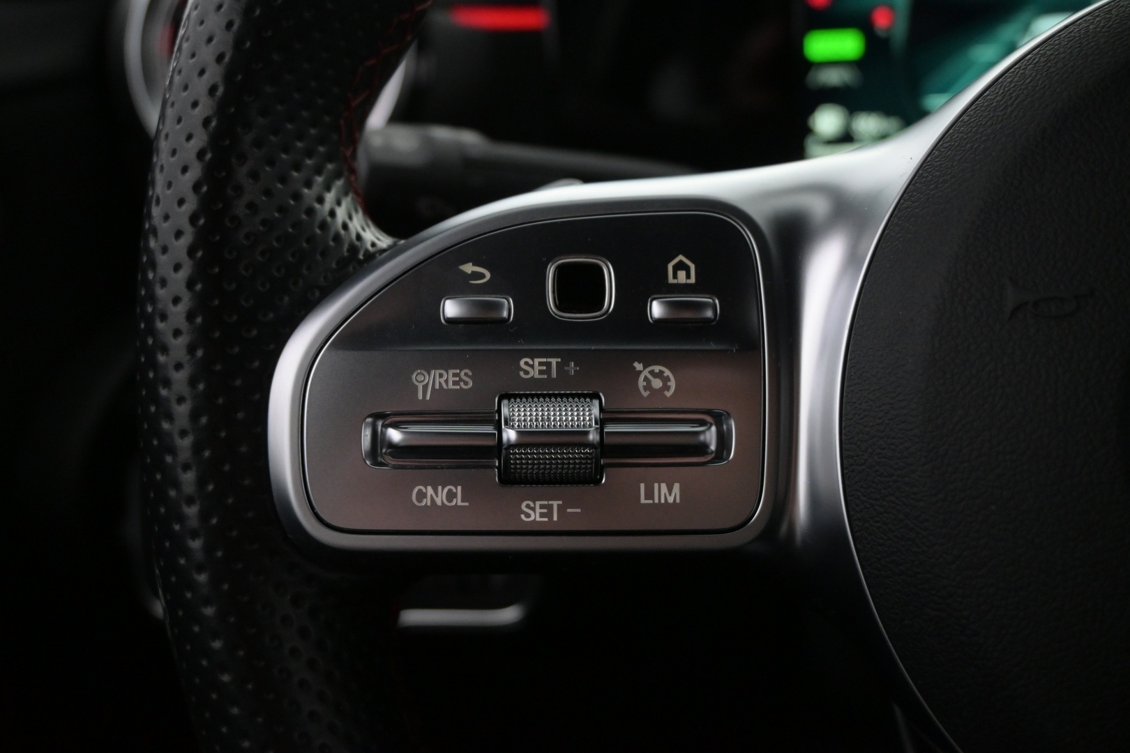 MERCEDES-BENZ A 2021