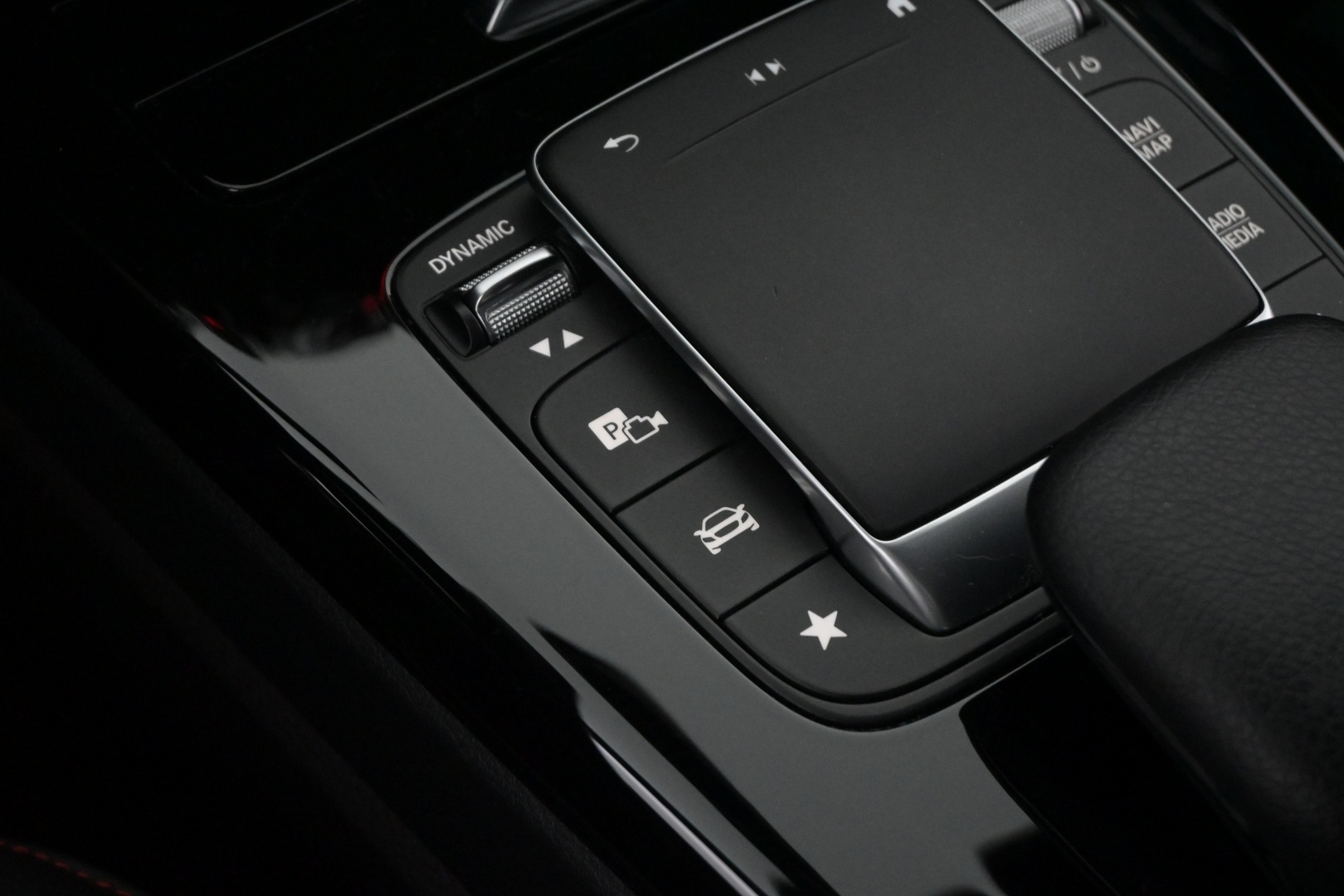 MERCEDES-BENZ A 2021