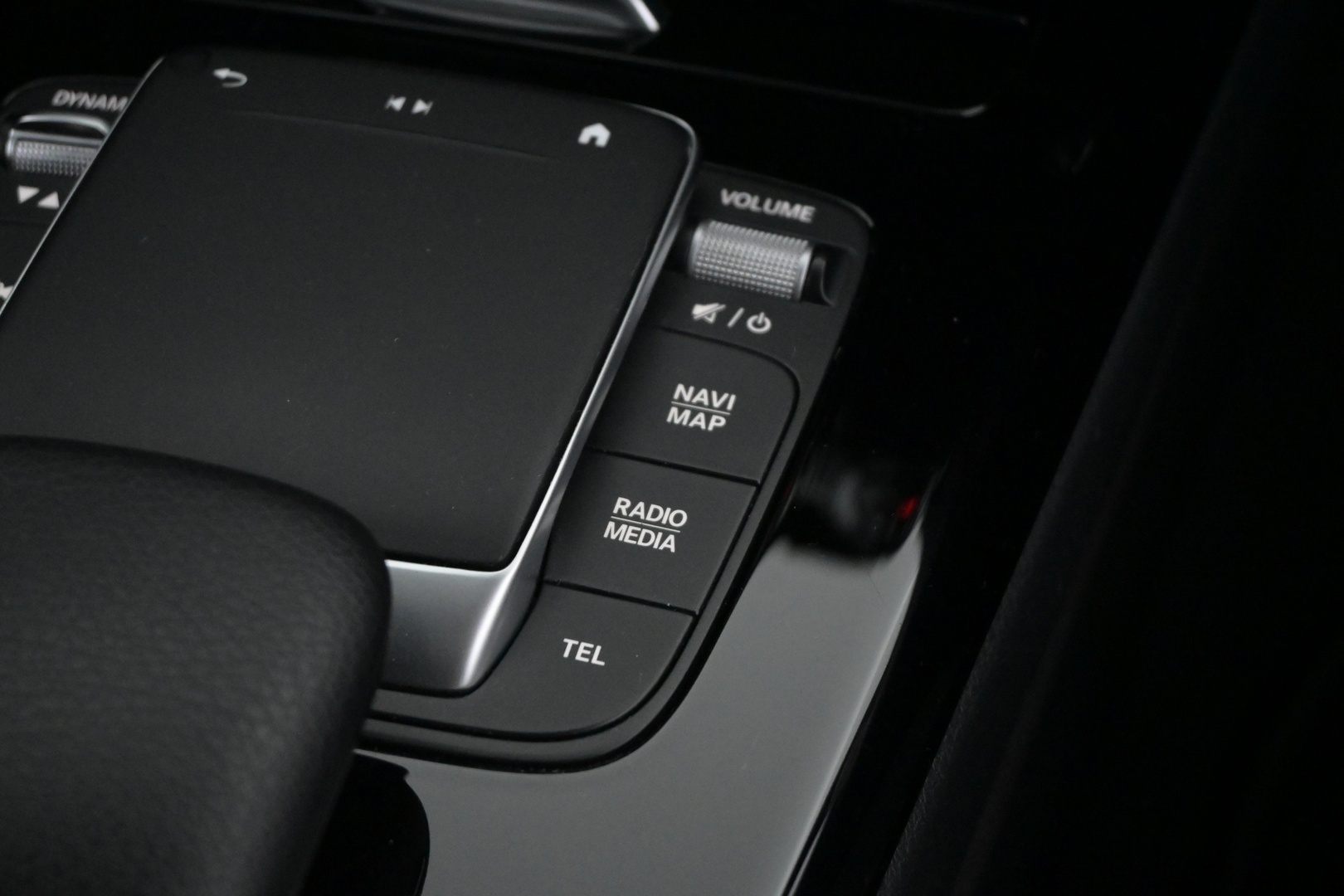 MERCEDES-BENZ A 2021