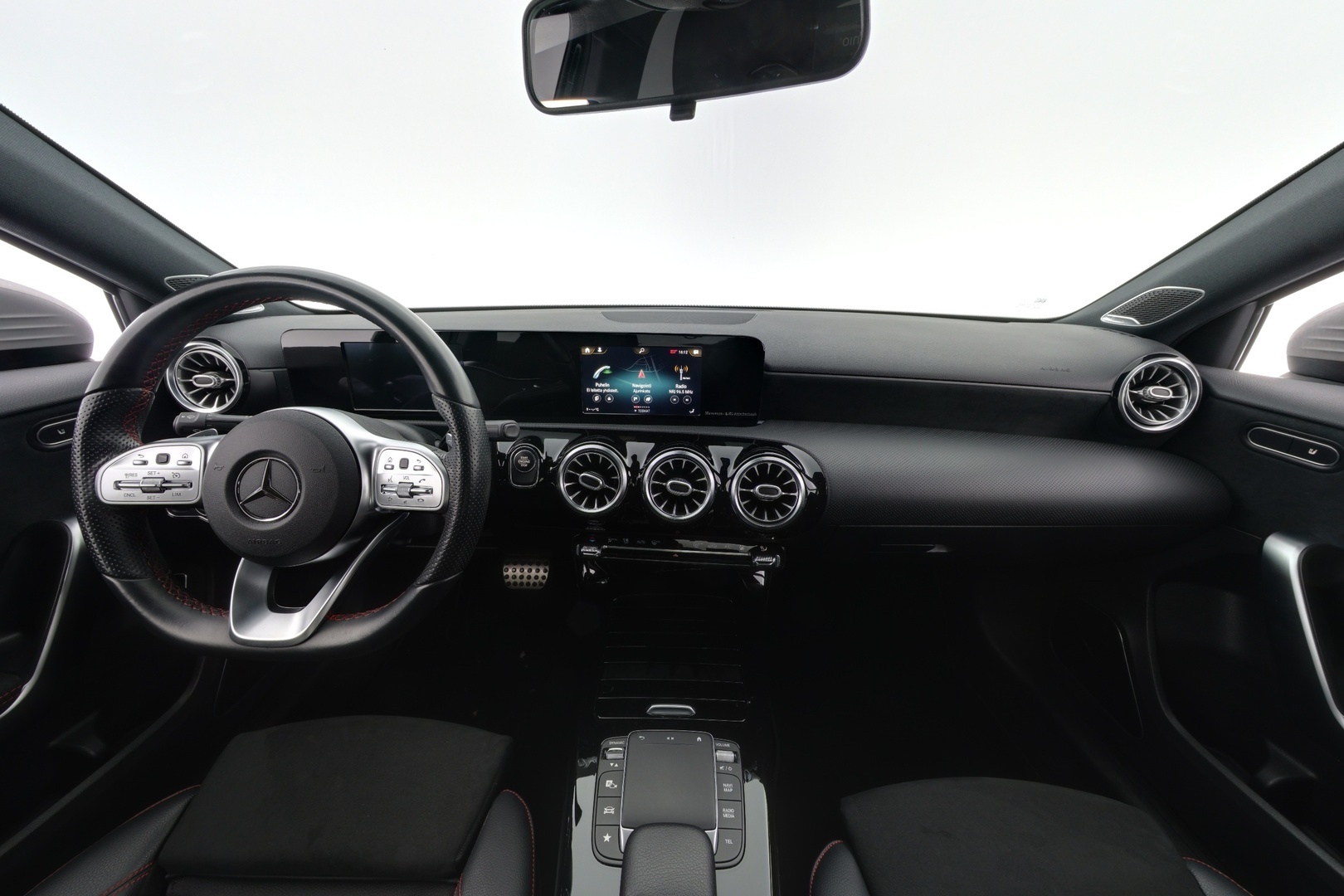 MERCEDES-BENZ A 2021