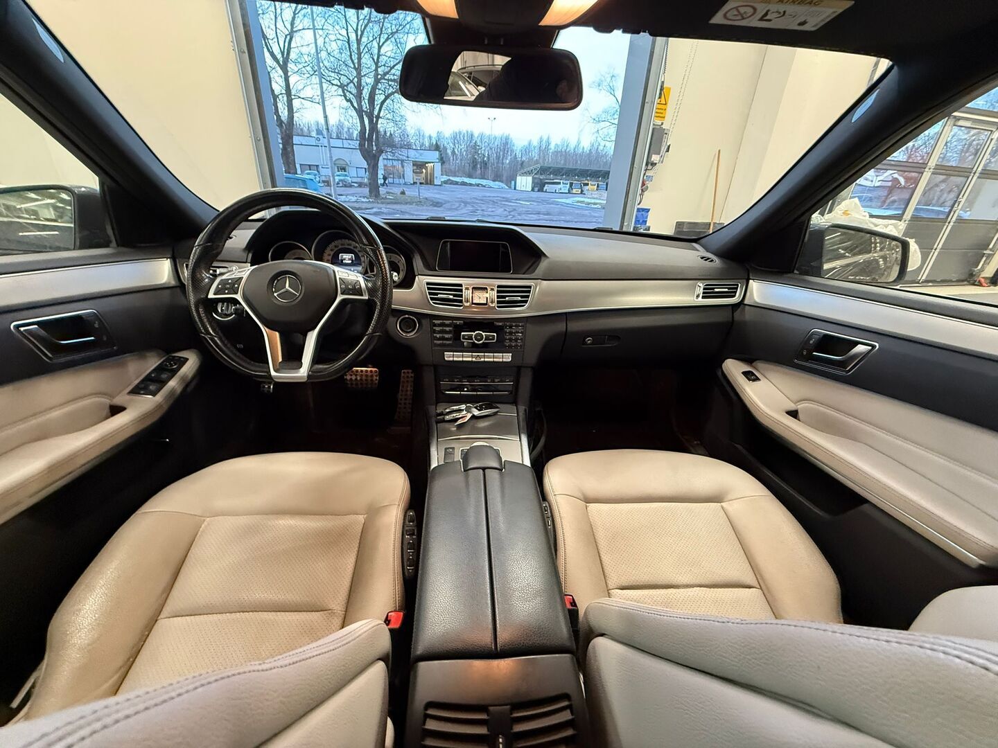 MERCEDES-BENZ E 2015