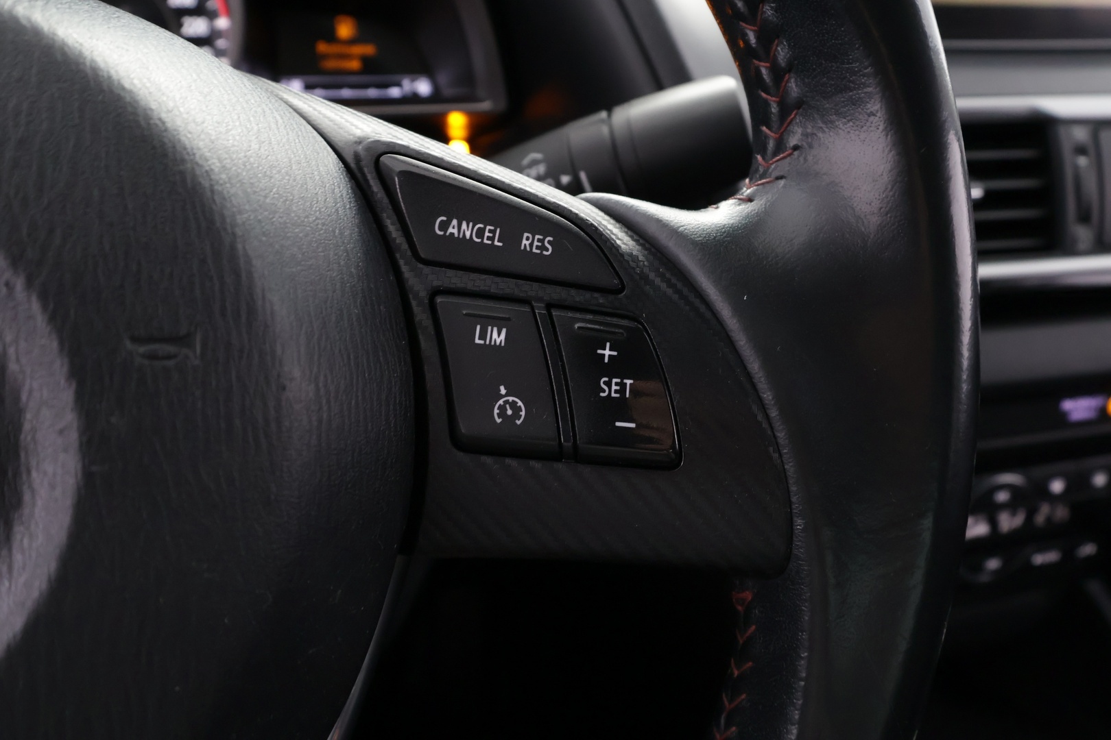 MAZDA 3 2015
