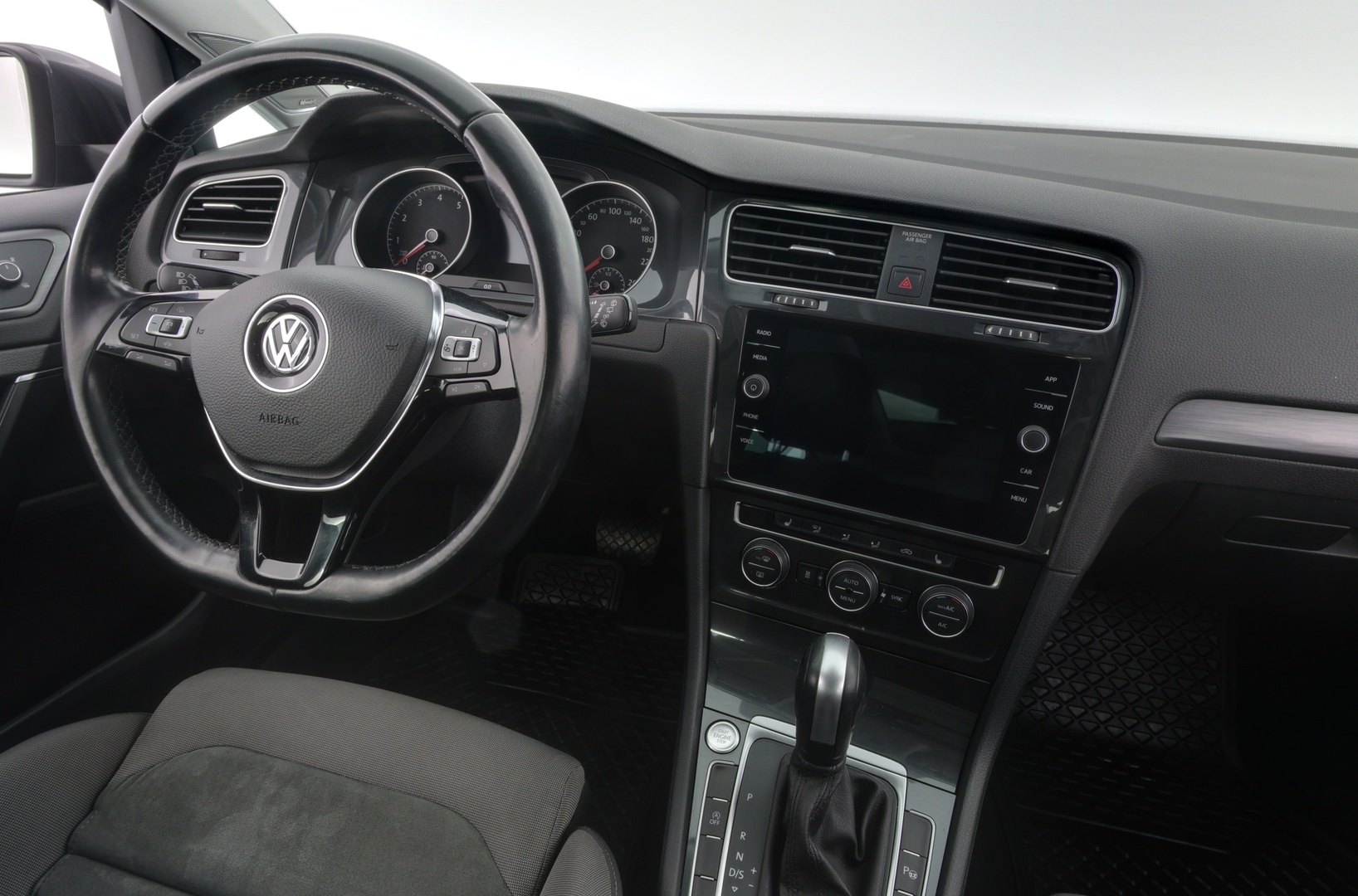 VOLKSWAGEN Golf 2020