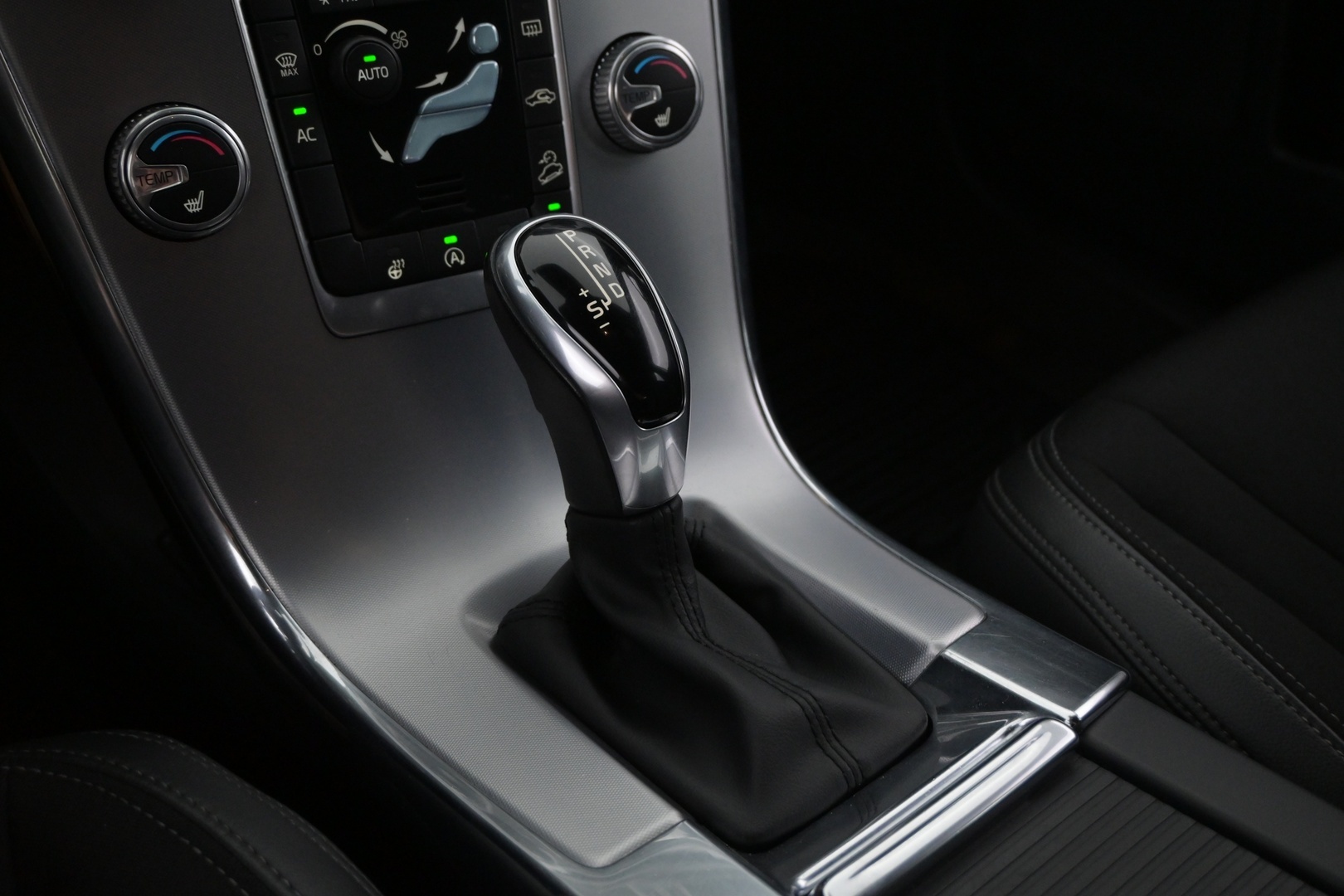 VOLVO XC60 2017