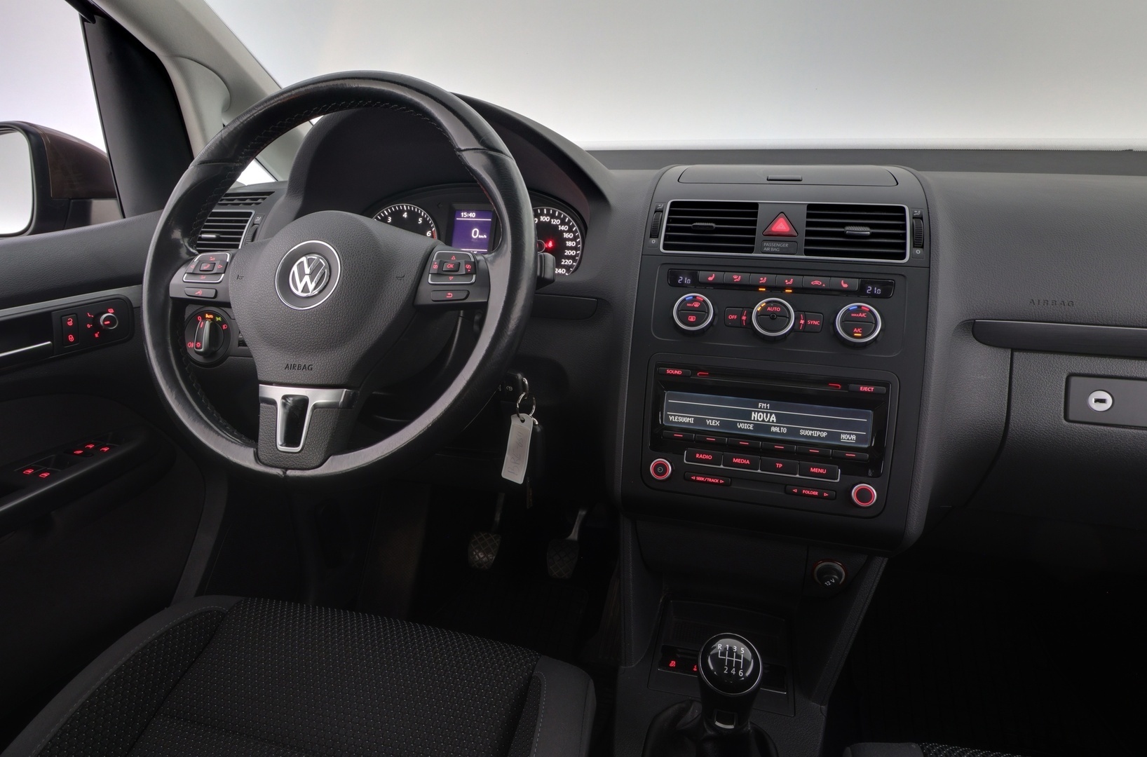 VOLKSWAGEN Touran 2013